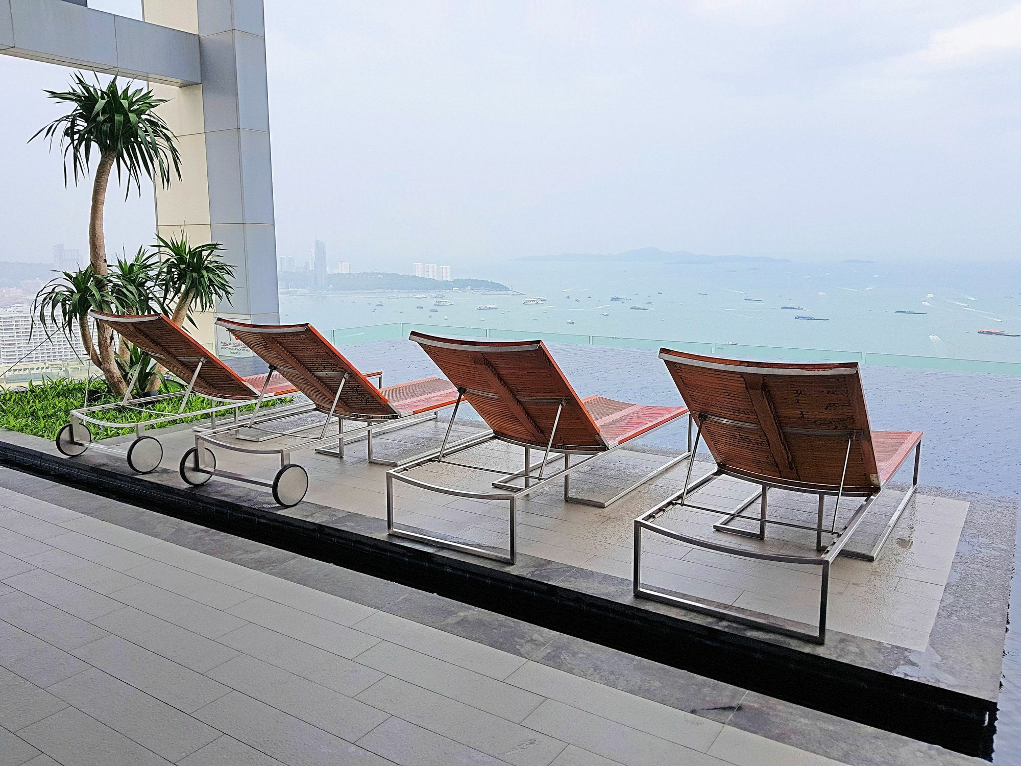 Hotel 1br Centric Sea 115 With Infinity Pool