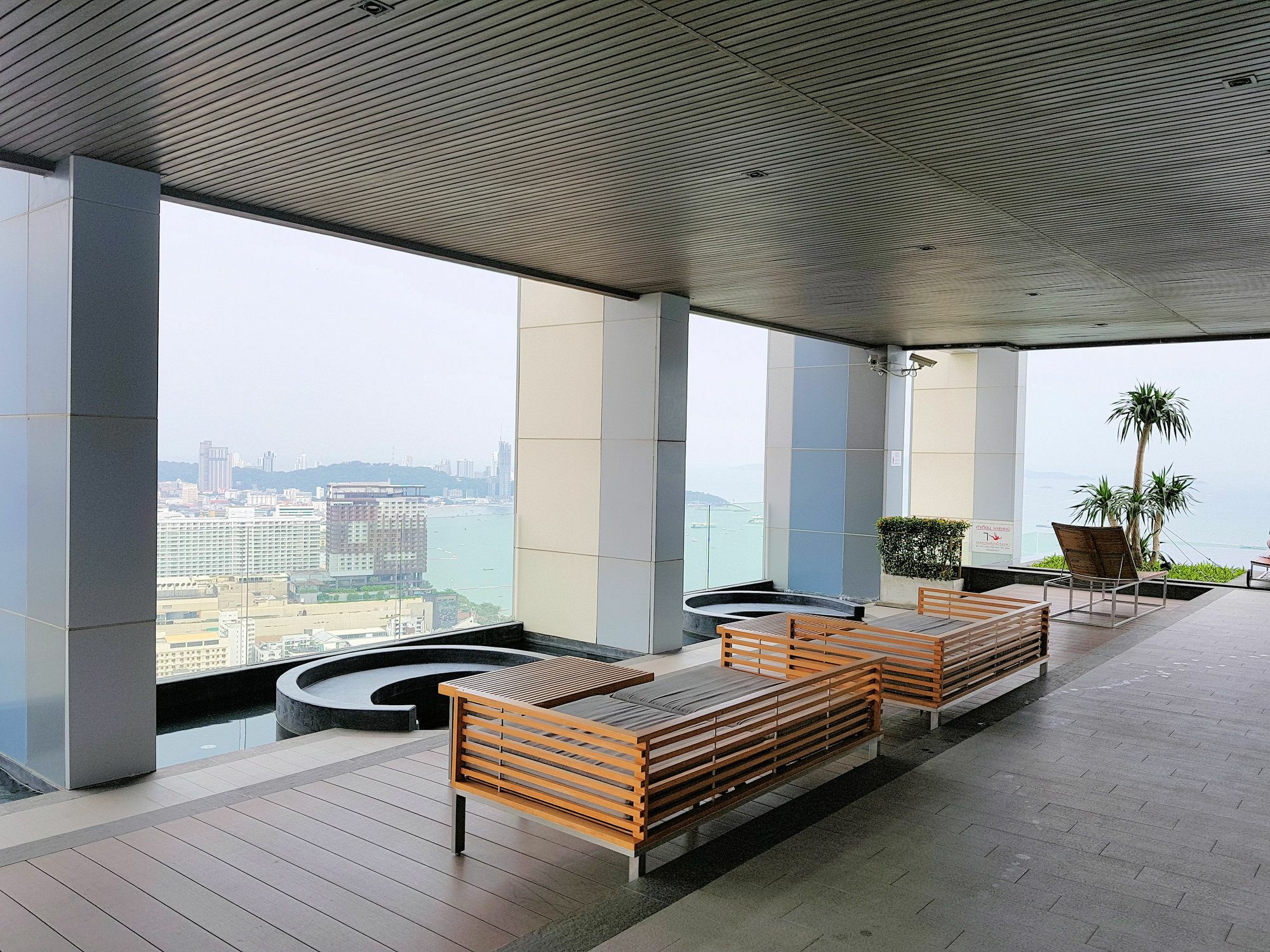 Hotel 1br Centric Sea 115 With Infinity Pool 3*