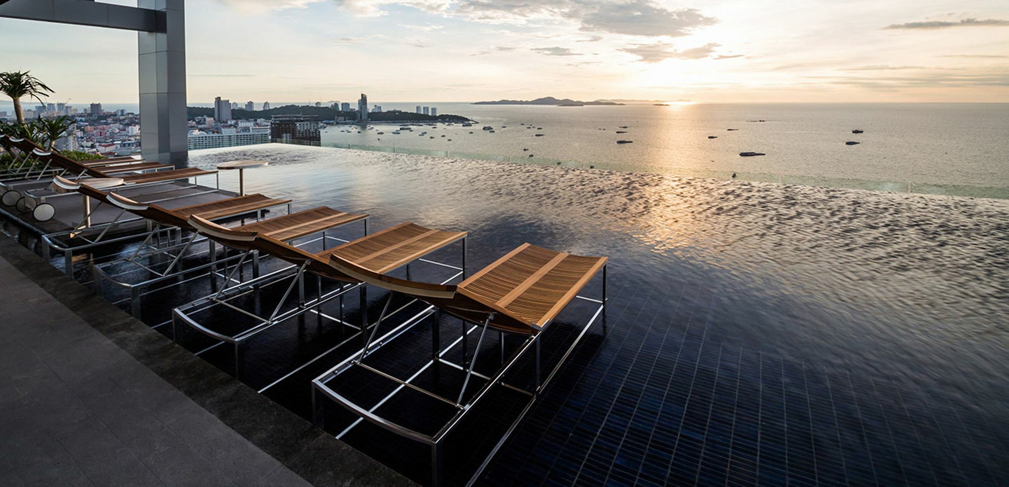 1br Centric Sea 115 With Infinity Pool Hotel Pattaya